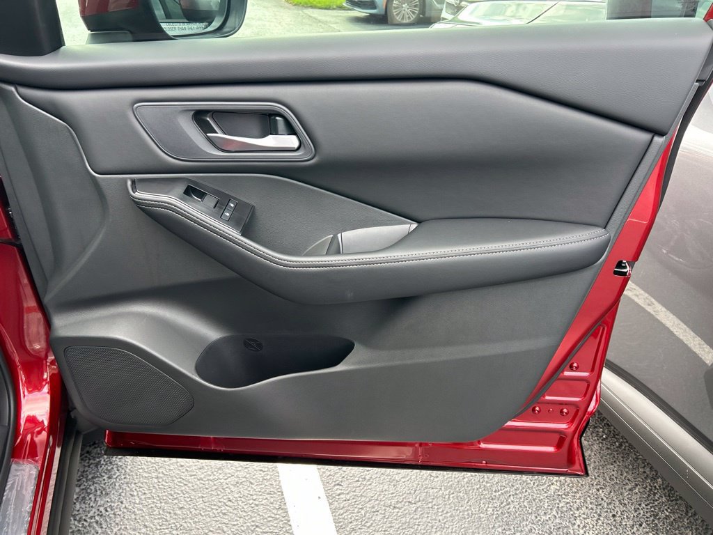 Used 2026 Nissan Rogue SV FWD image 40
