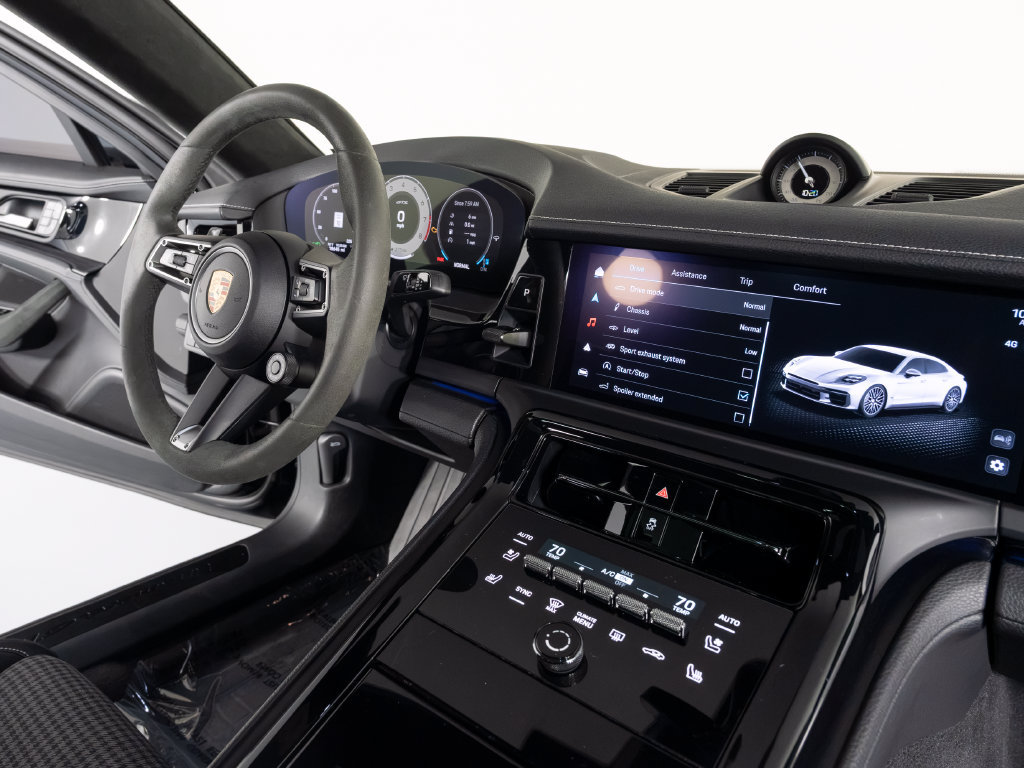 Certified 2025 Porsche Panamera GTS AWD/4WD image 36