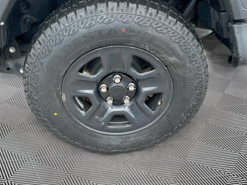 Used 2022 Jeep Wrangler Sport AWD/4WD image 33