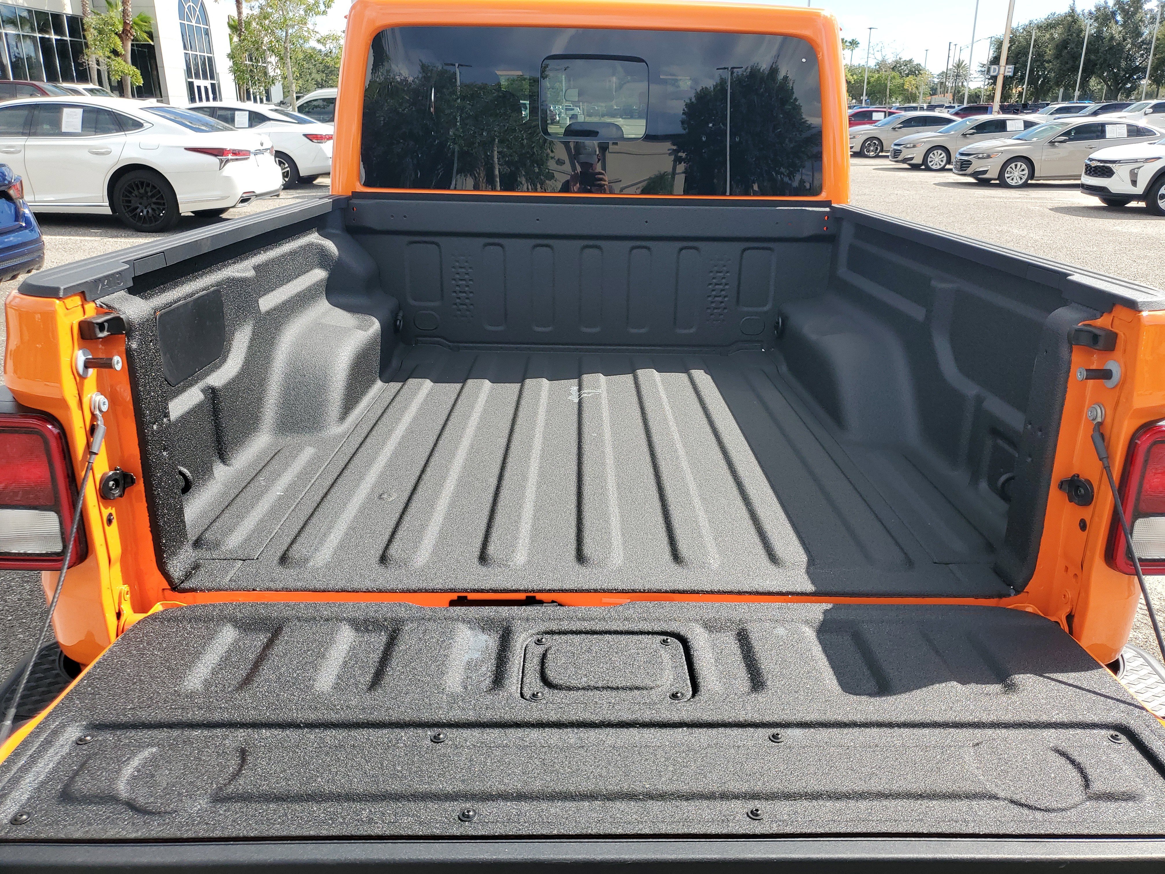 Used 2025 Jeep Gladiator Sport image 5