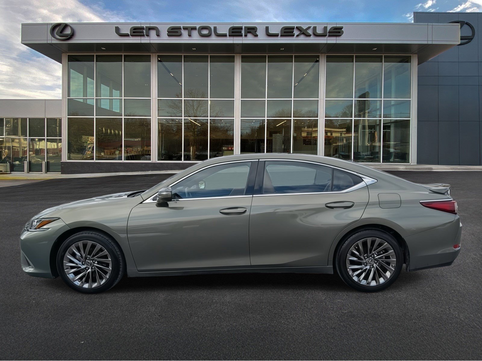 Used 2024 Lexus ES 350 w/ Technology Package image 6