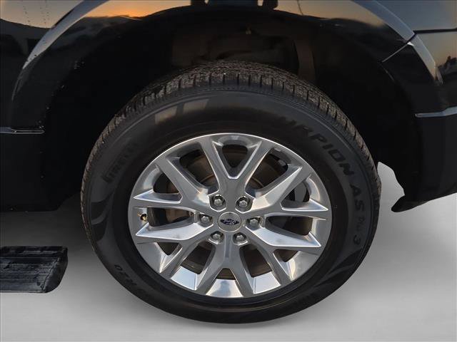 Used 2017 Ford Expedition Limited w/ Equipment Group 301A AWD/4WD image 24