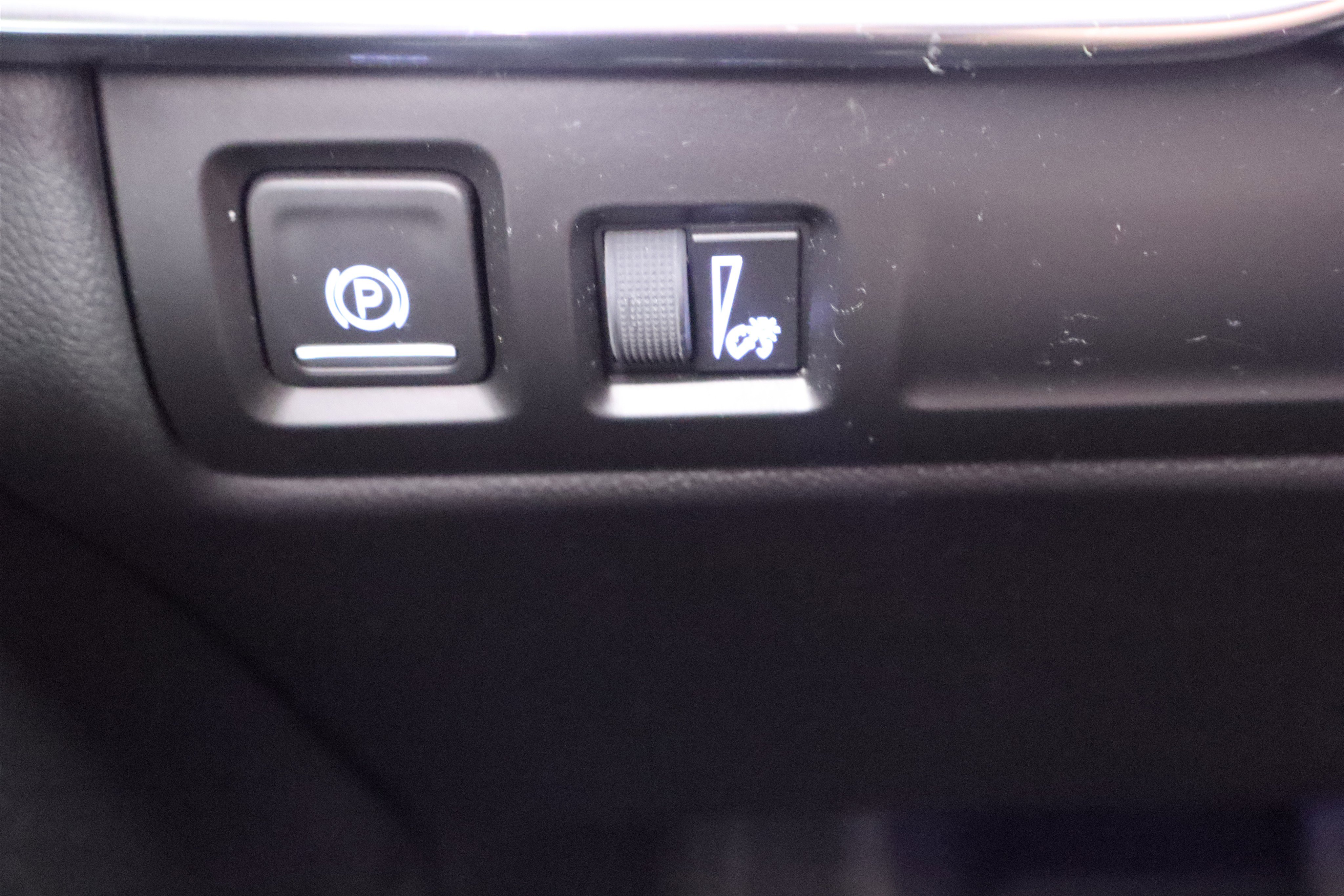 Used 2019 Cadillac XT4 Premium Luxury w/ Cold Weather Package AWD/4WD image 34