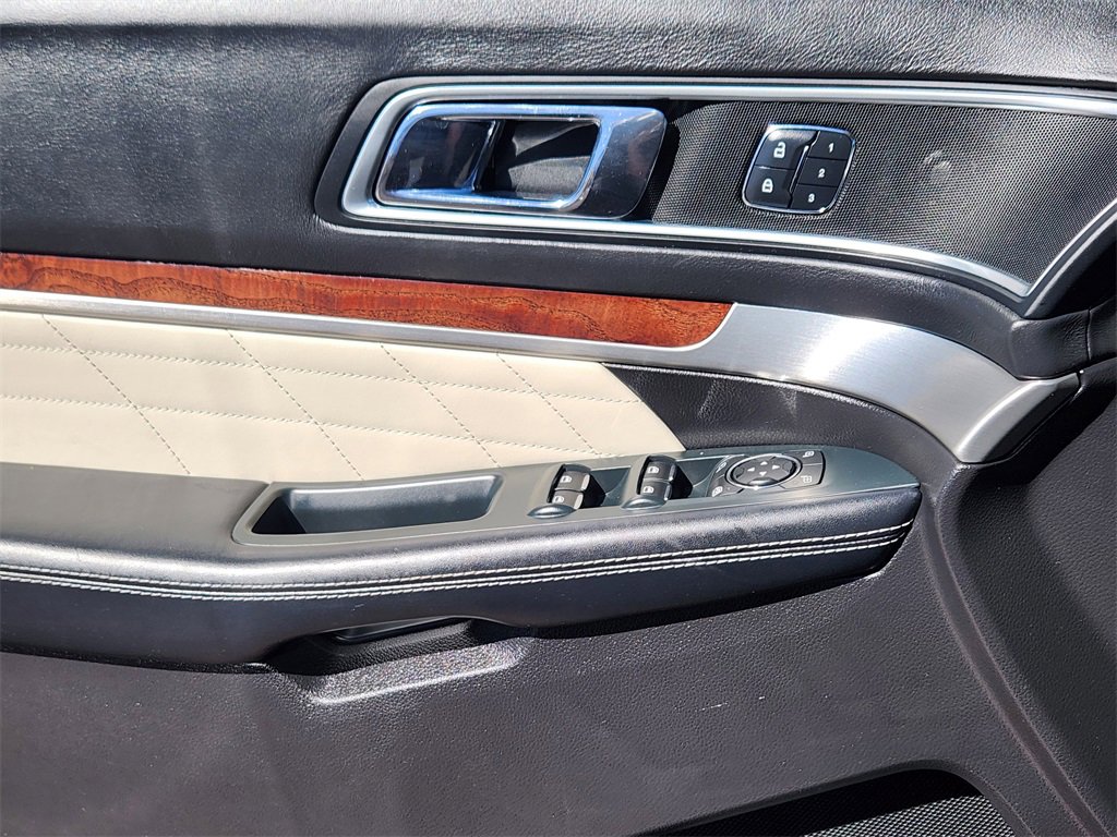 Used 2018 Ford Explorer Platinum image 11
