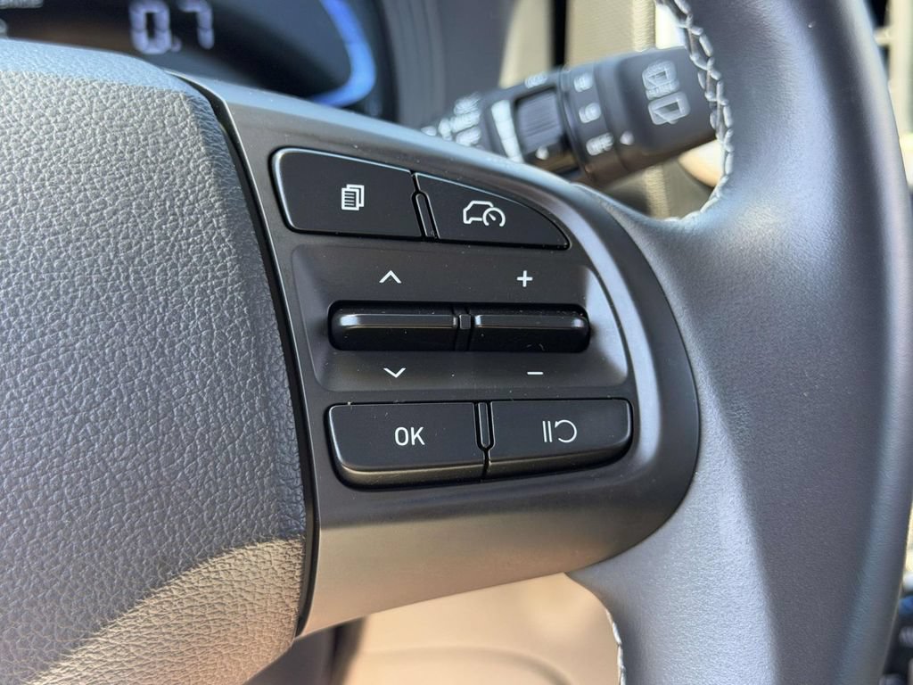 Certified 2024 Hyundai Venue SEL FWD image 25