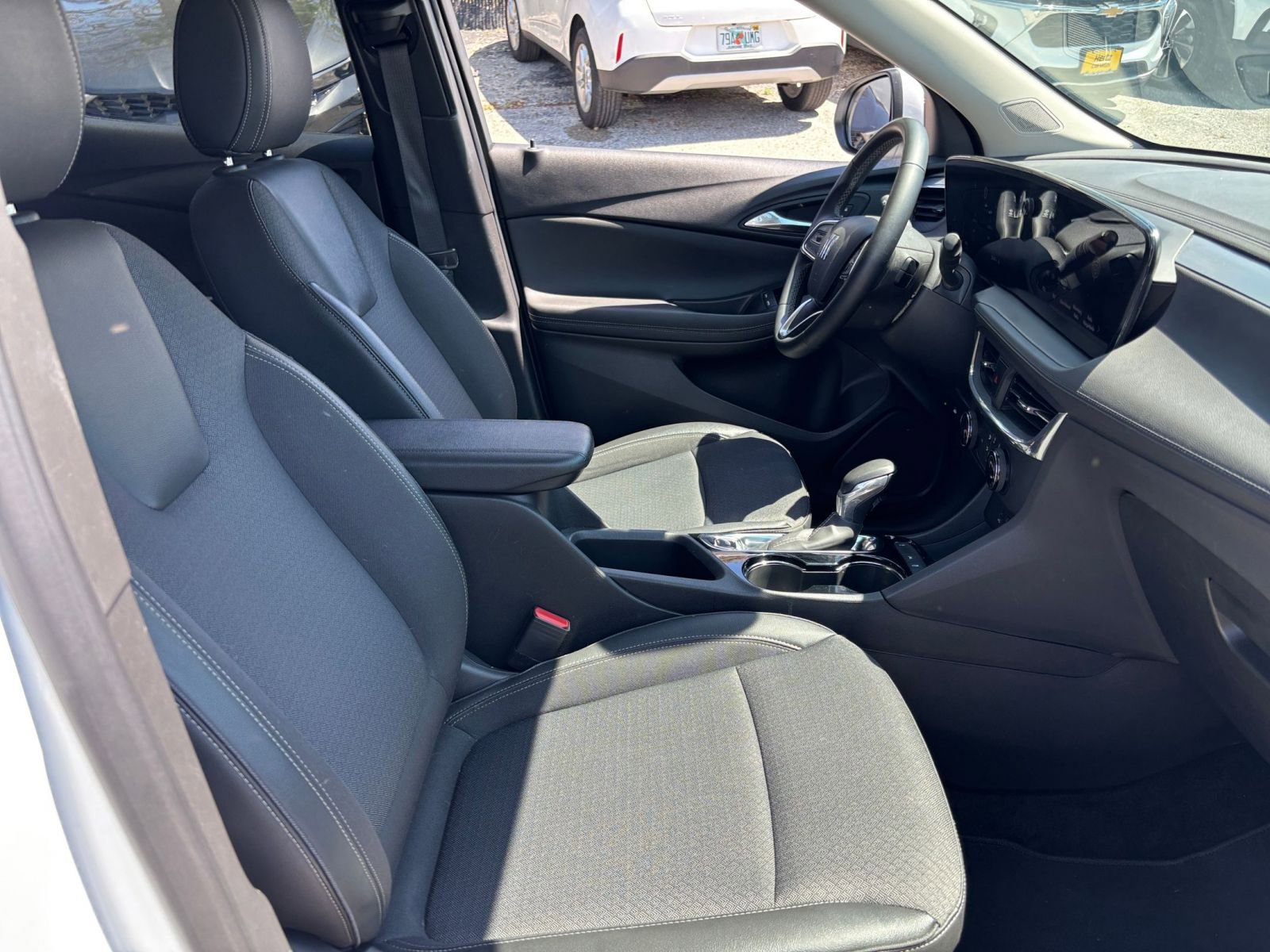 Used 2025 Buick Encore GX Preferred FWD image 31