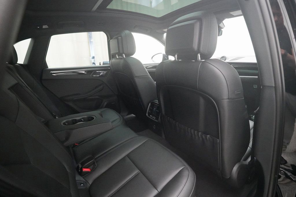 Certified 2026 Porsche Macan image 32