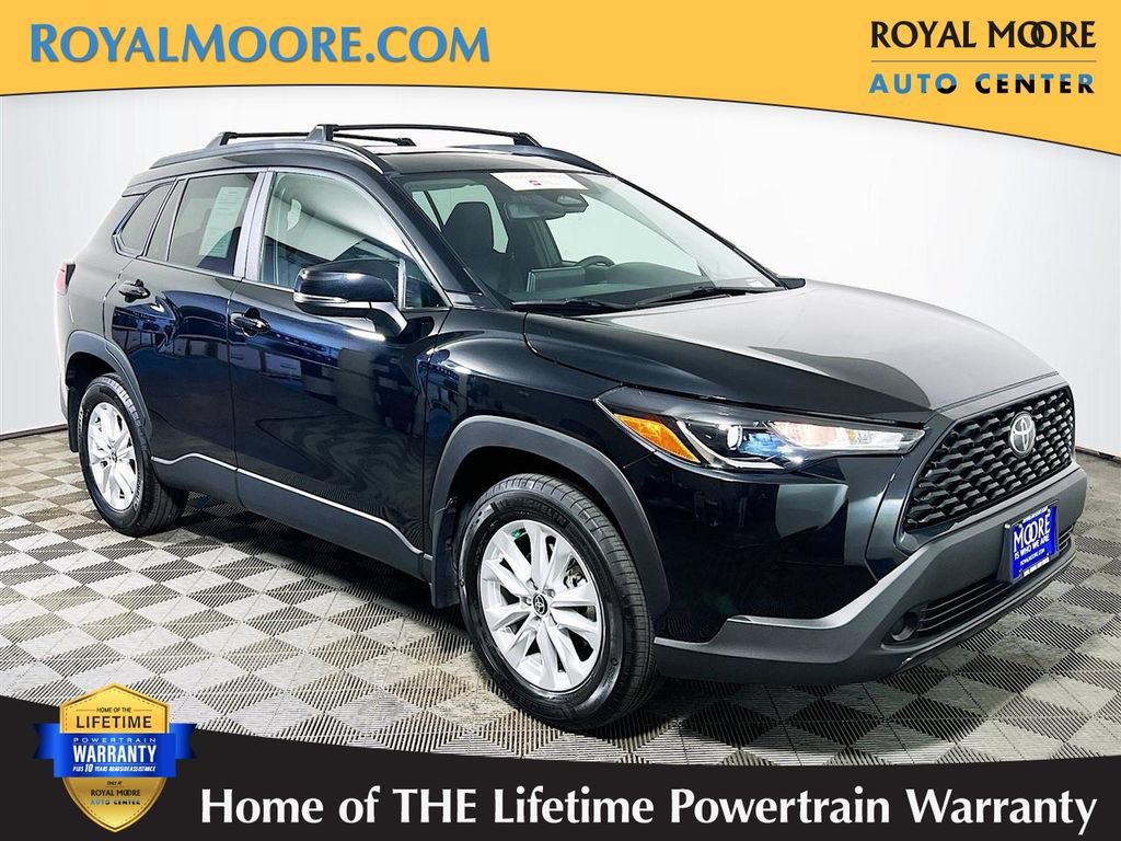 Certified 2025 Toyota Corolla Cross LE w/ Moonroof Package AWD/4WD image 1