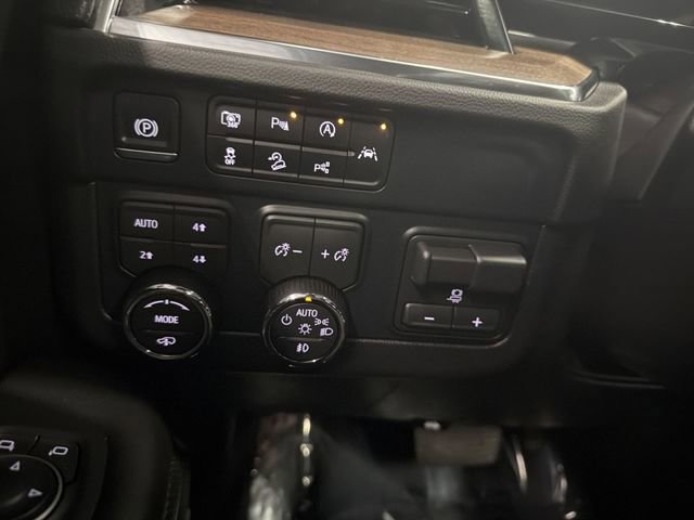 Certified 2025 Chevrolet Tahoe High Country AWD/4WD image 35