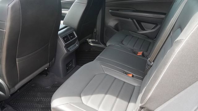 Used 2024 Volkswagen Atlas Cross Sport SEL R-Line image 13