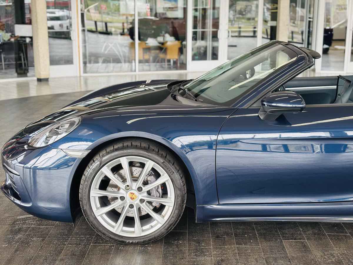 Used 2019 Porsche 718 Boxster RWD image 16