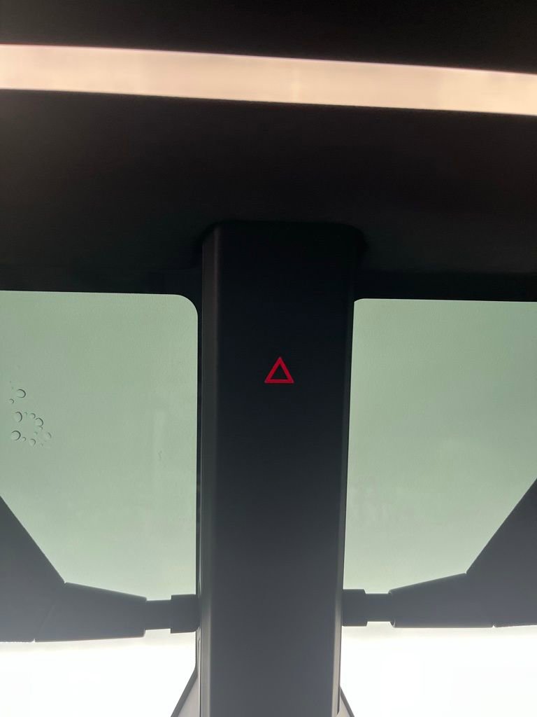 Used 2024 Tesla Cybertruck AWD Crew Cab image 9