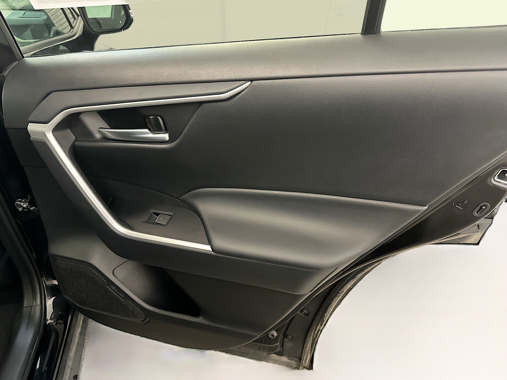 Used 2025 Toyota RAV4 XLE image 31