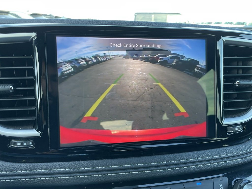 Used 2025 Chrysler Pacifica Limited image 20