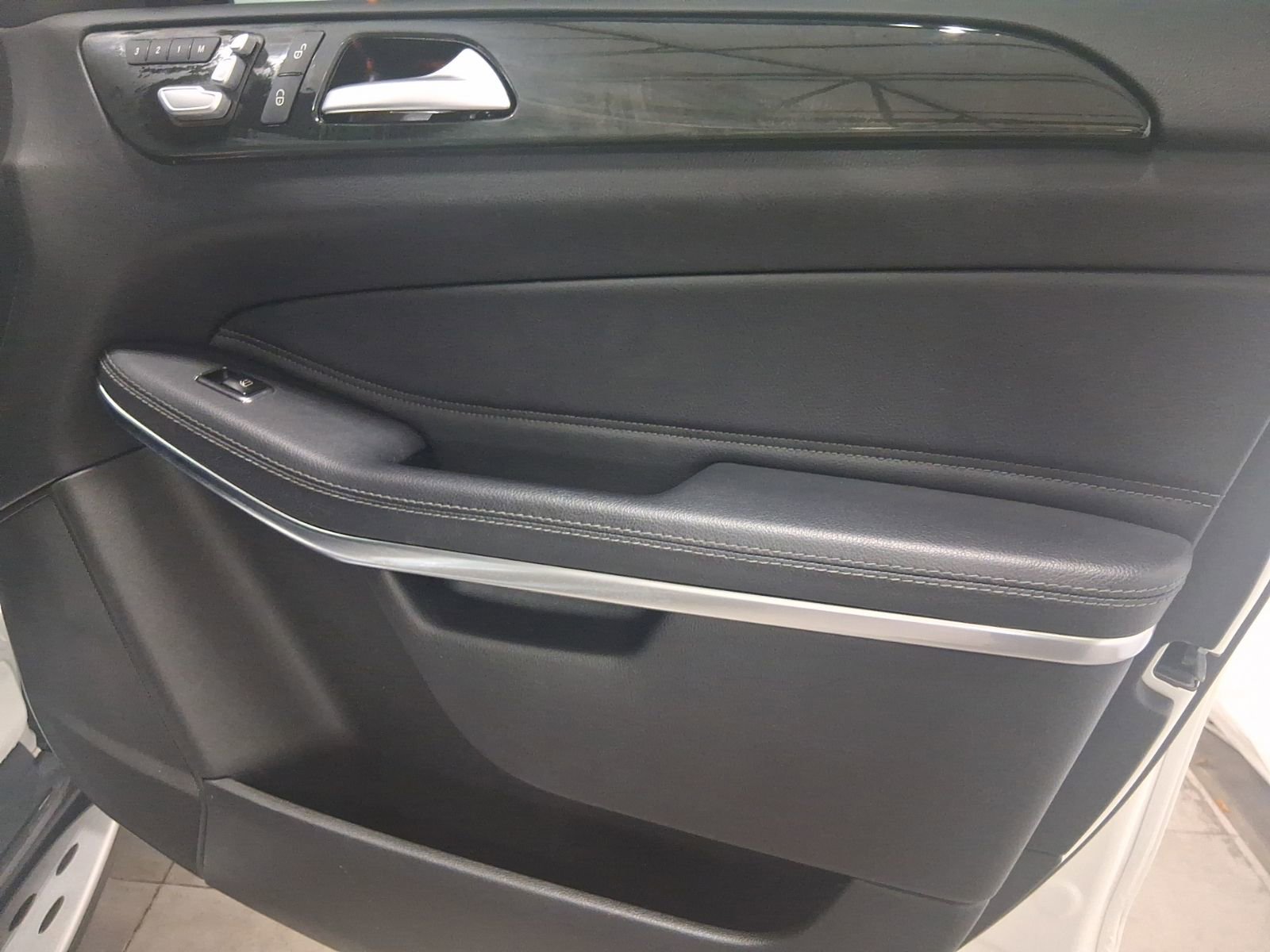 Used 2018 Mercedes-Benz GLS 550 4MATIC w/ Driver Assistance Package image 18