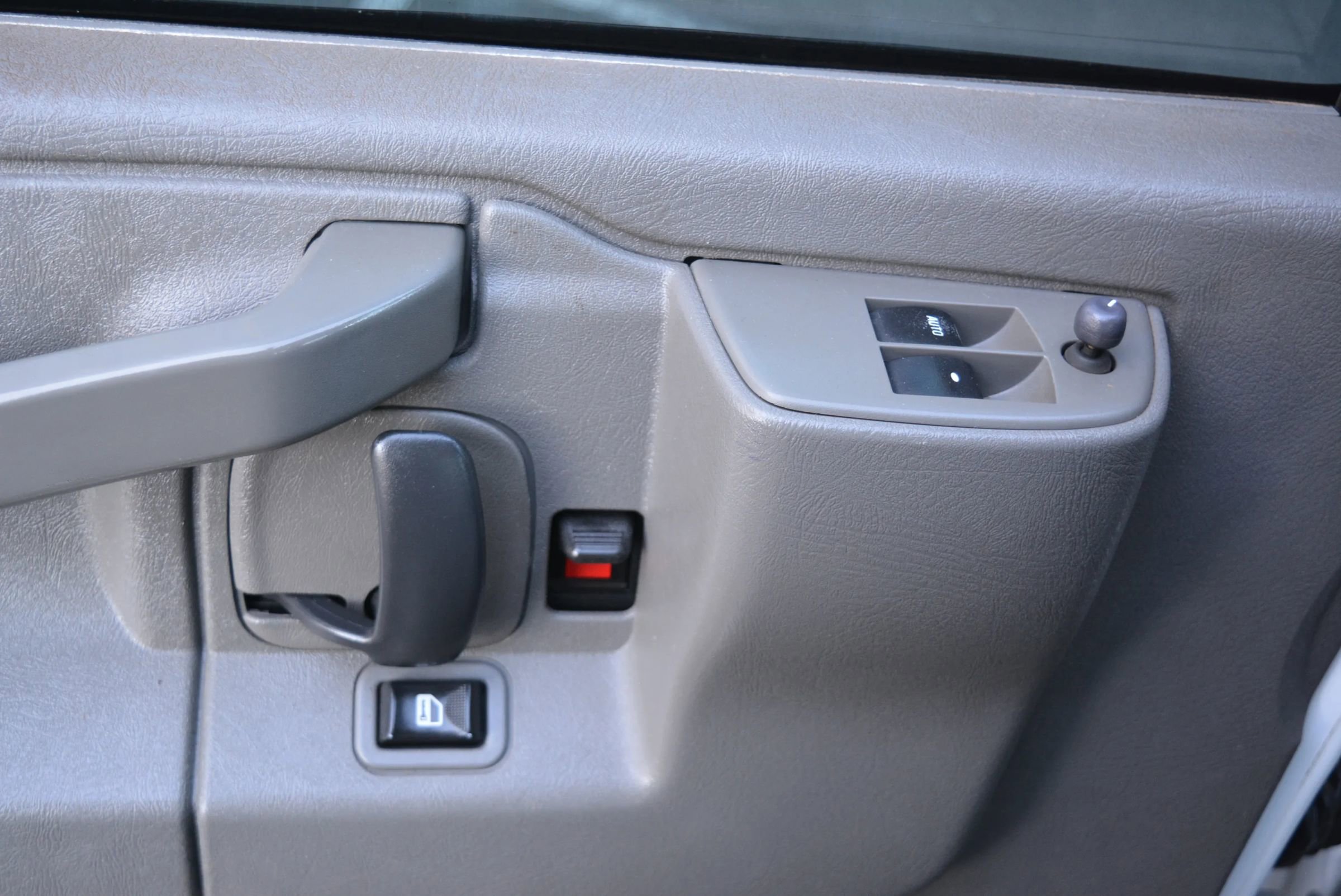 Used 2017 Chevrolet Express 3500 LS image 30