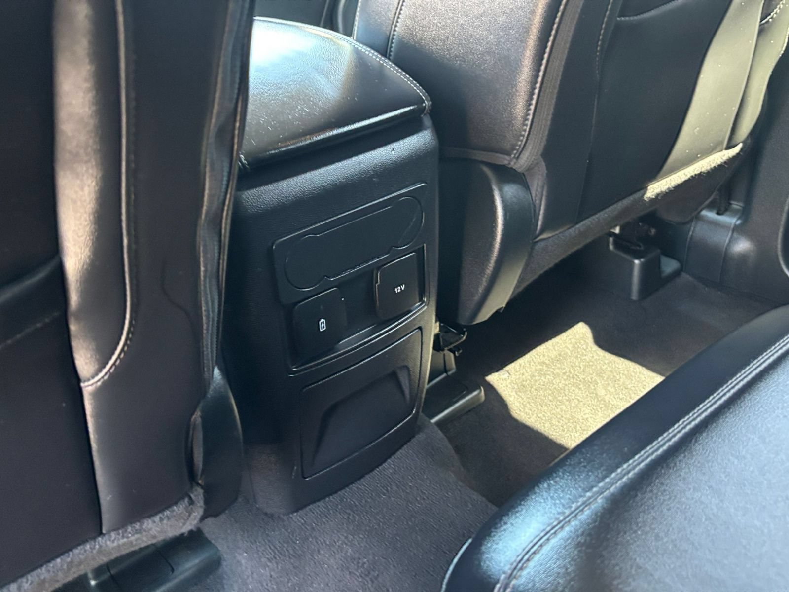 Used 2024 Ford Explorer XLT w/ Equipment Group 202A RWD image 24