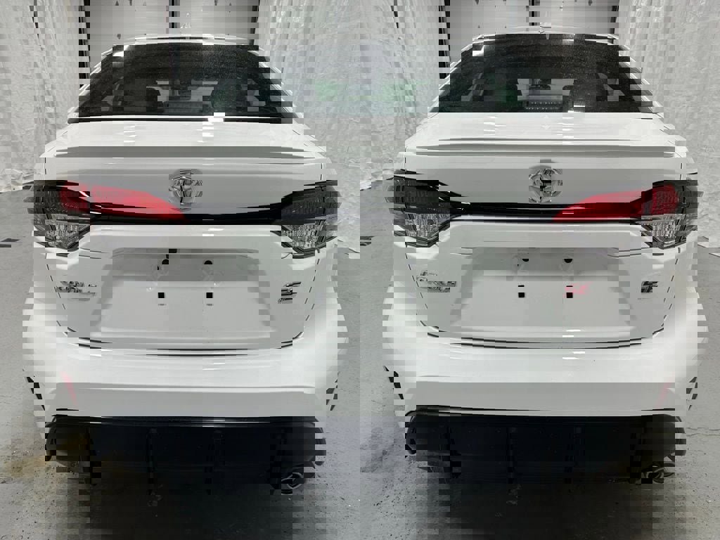 Used 2025 Toyota Corolla SE w/ SE Premium Package image 6