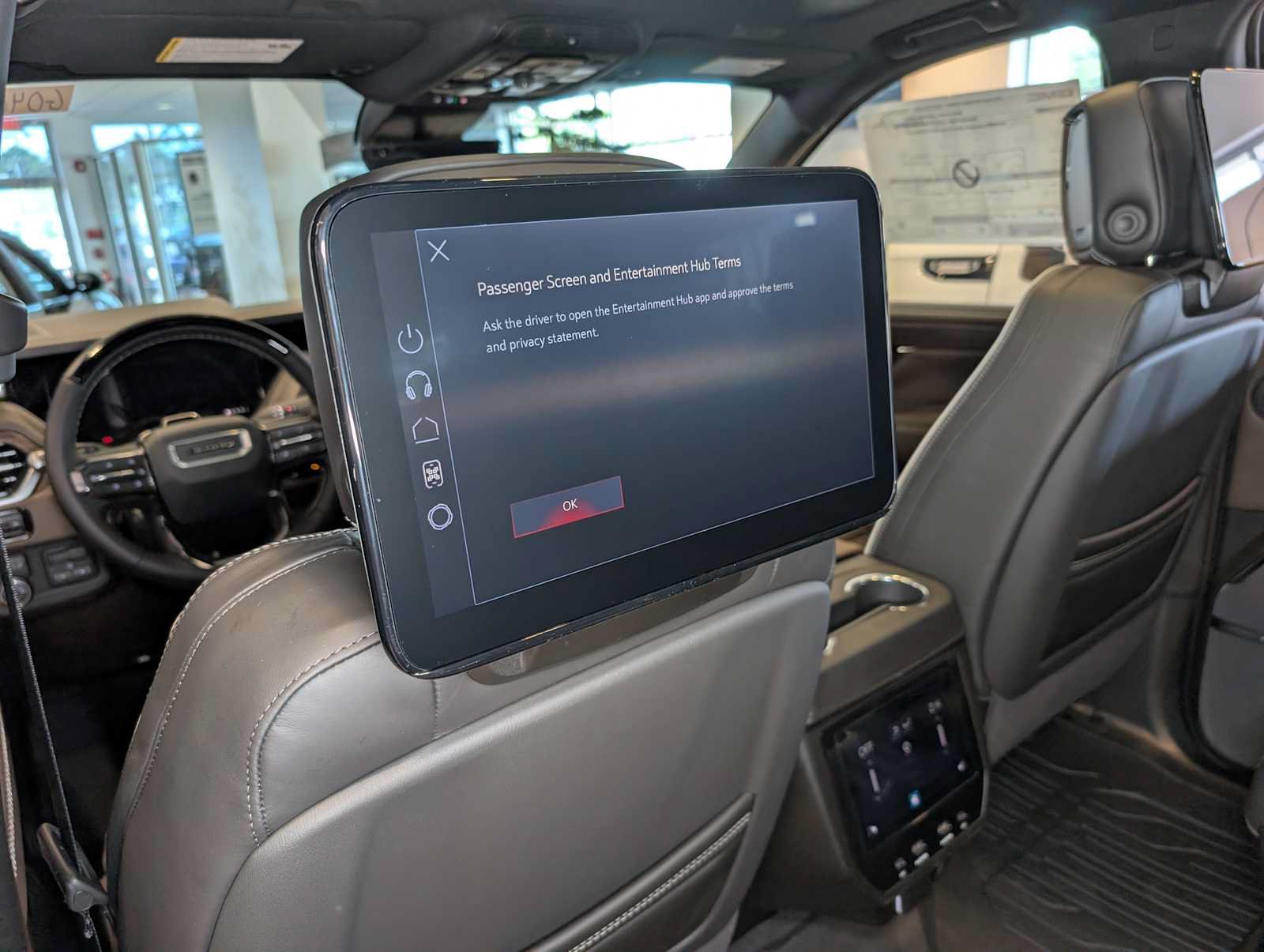 New 2026 GMC Yukon Denali Ultimate w/ LPO, Floor Liner Package AWD/4WD image 15
