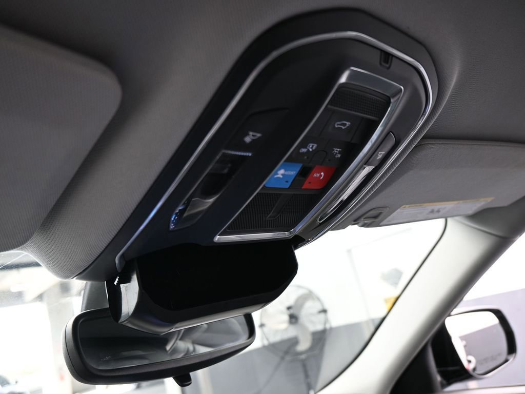 Used 2023 Jeep Grand Cherokee Limited w/ Black Appearance Package image 30