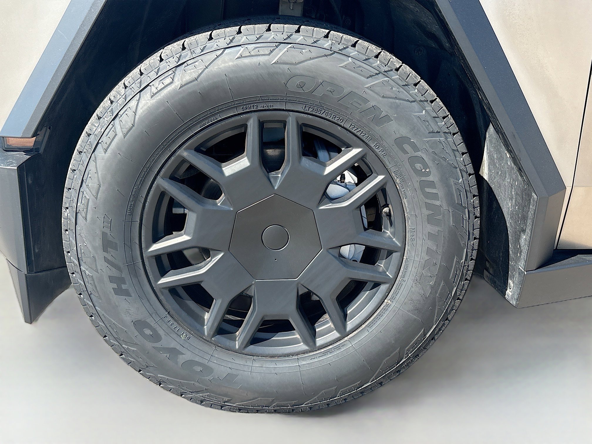 Used 2024 Tesla Cybertruck AWD Crew Cab image 35