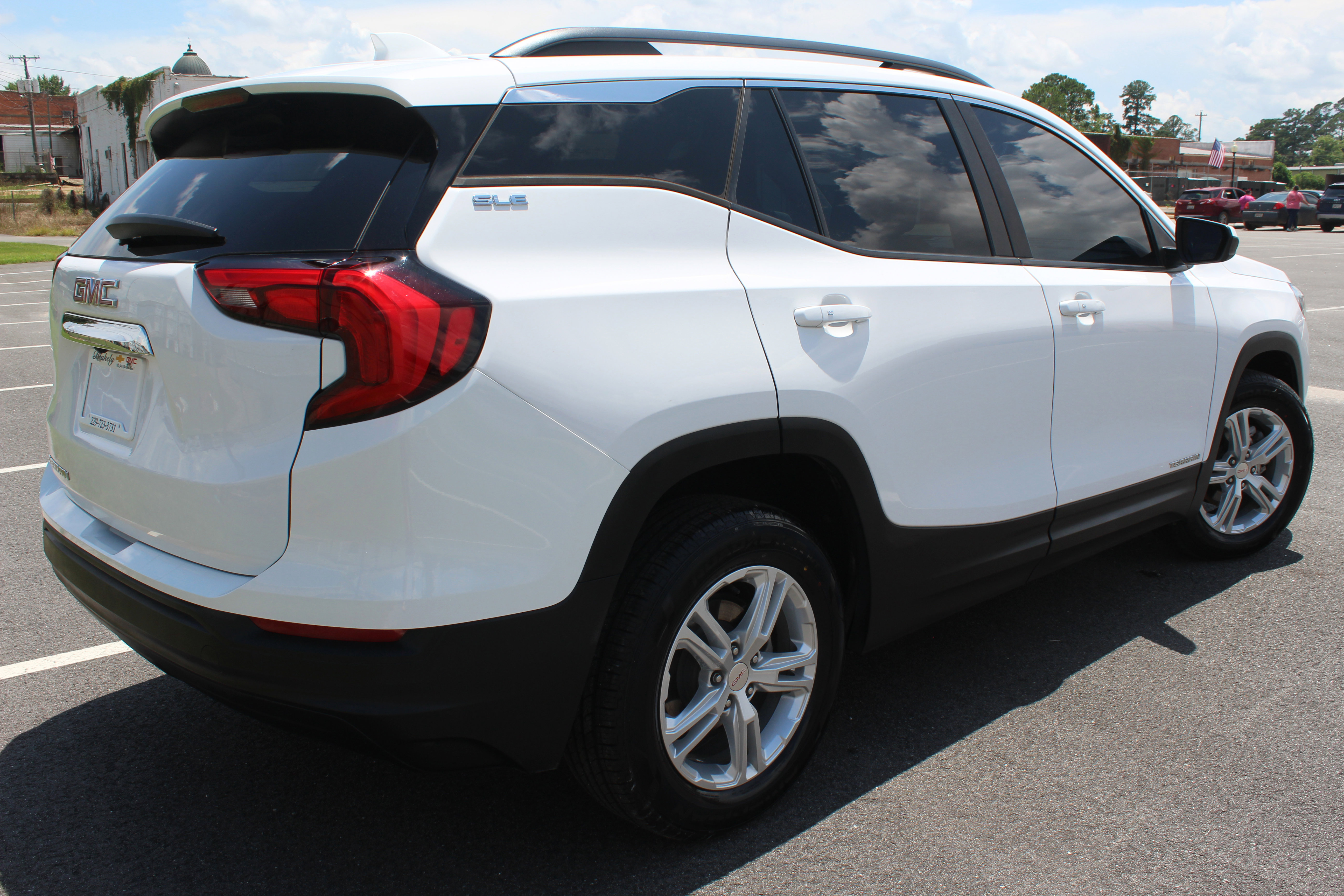 Used 2021 GMC Terrain SLE w/ Driver Convenience Package image 16