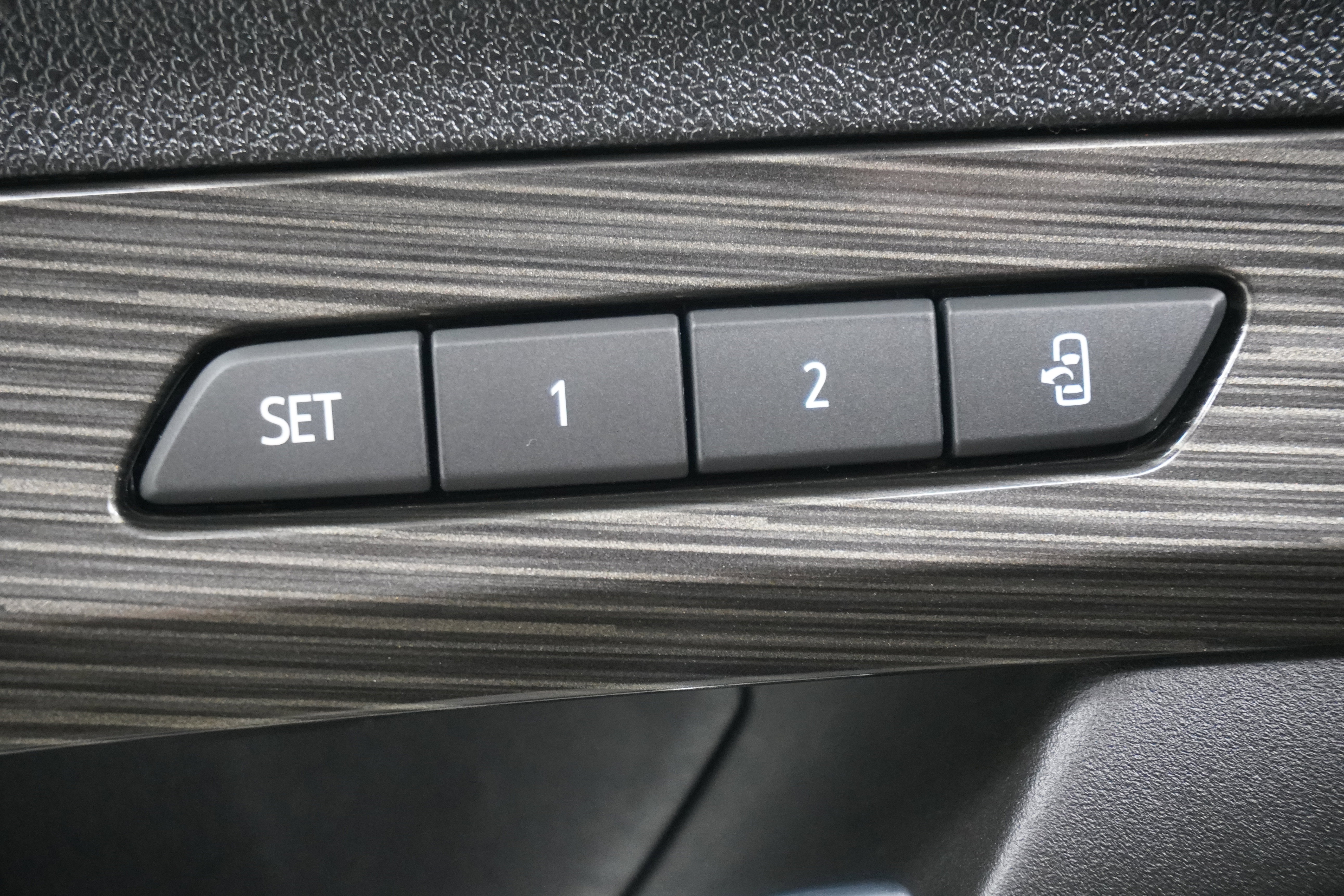 Used 2023 GMC Terrain SLT w/ Tech Package image 15