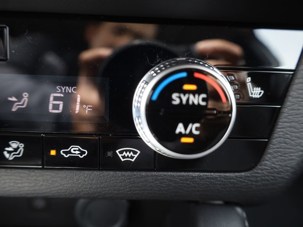 New 2025 Mitsubishi Outlander SEL image 42