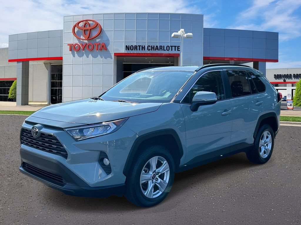 Used 2021 Toyota RAV4 XLE w/ Convenience Package FWD image 3