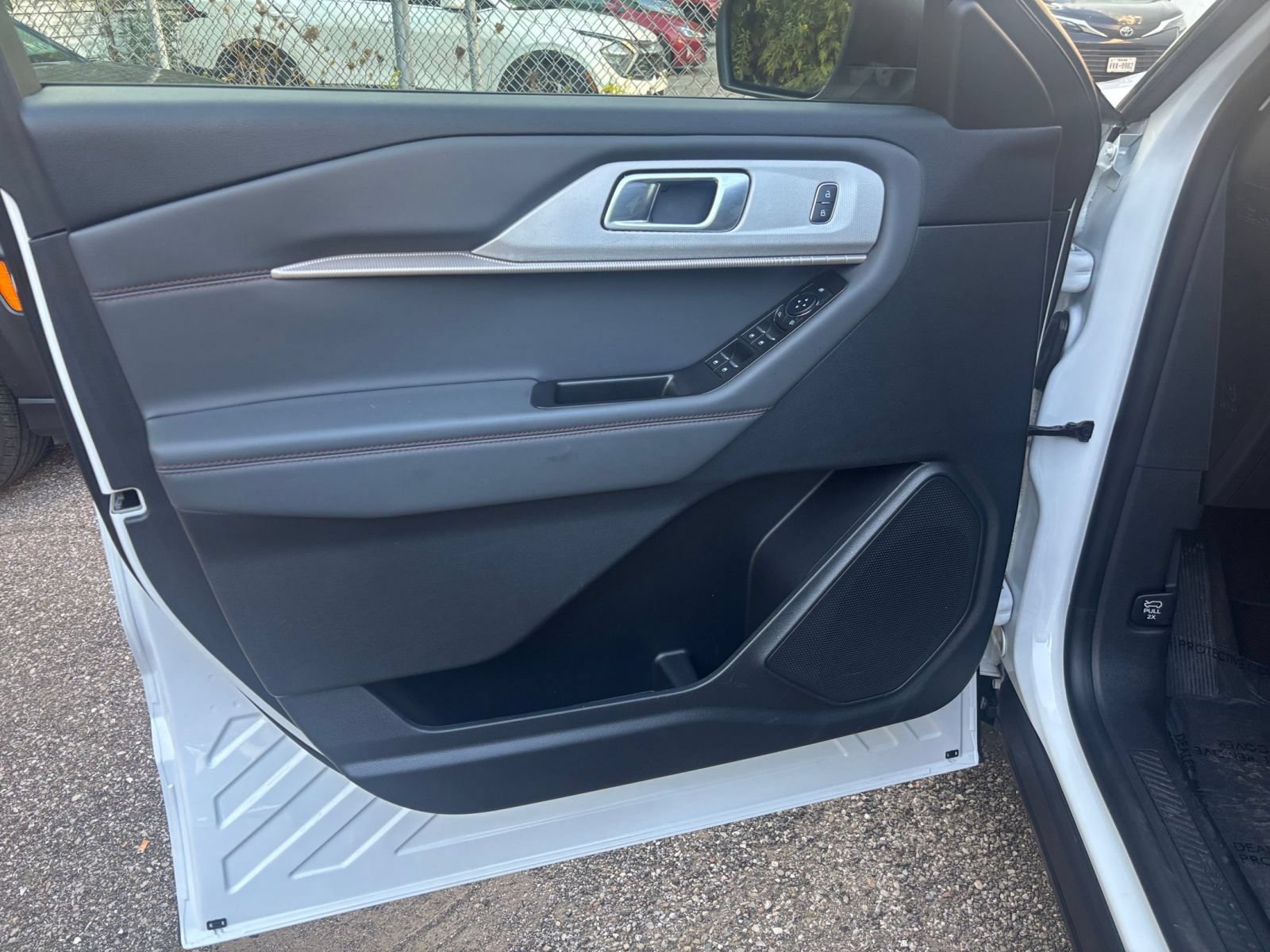 Used 2026 Ford Explorer Active AWD/4WD image 18