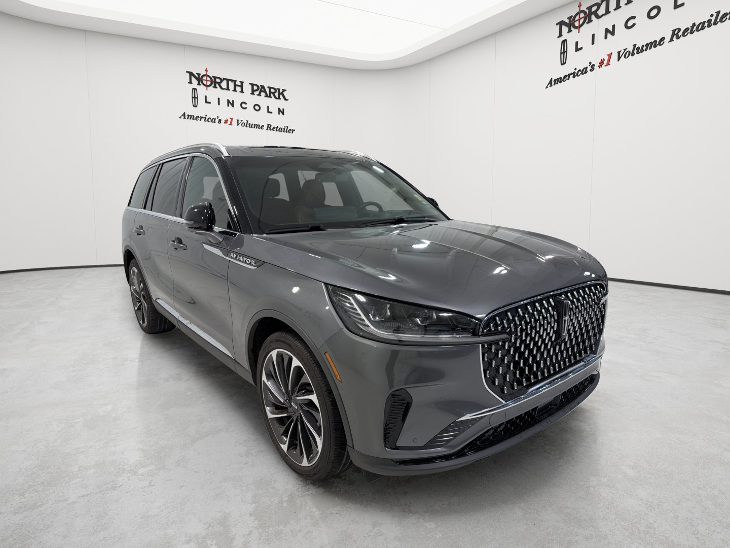 Used 2025 Lincoln Aviator Reserve w/ Equipment Group 201A AWD/4WD image 7