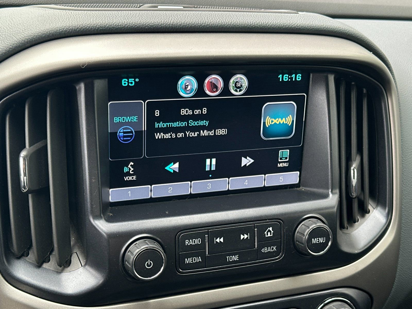 Used 2015 Chevrolet Colorado Z71 AWD/4WD image 16