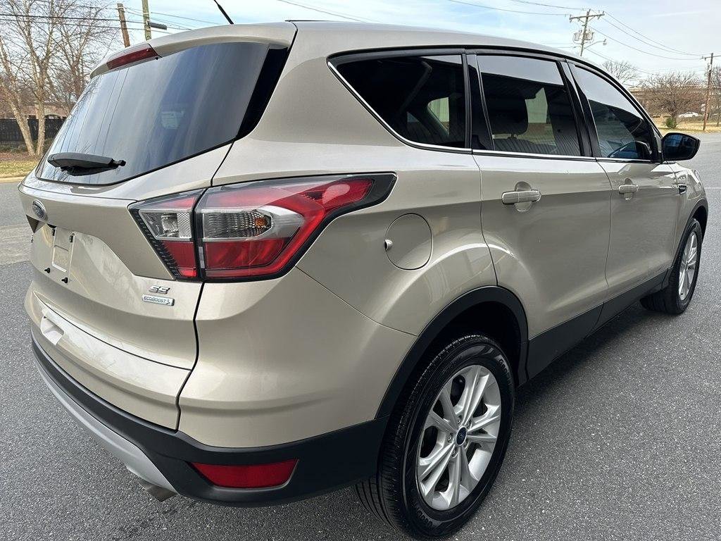 Used 2017 Ford Escape SE FWD image 5