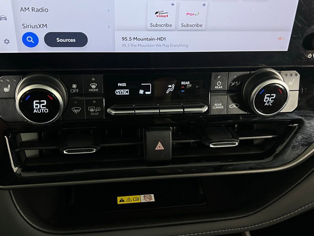 Used 2024 Toyota Highlander XLE image 37