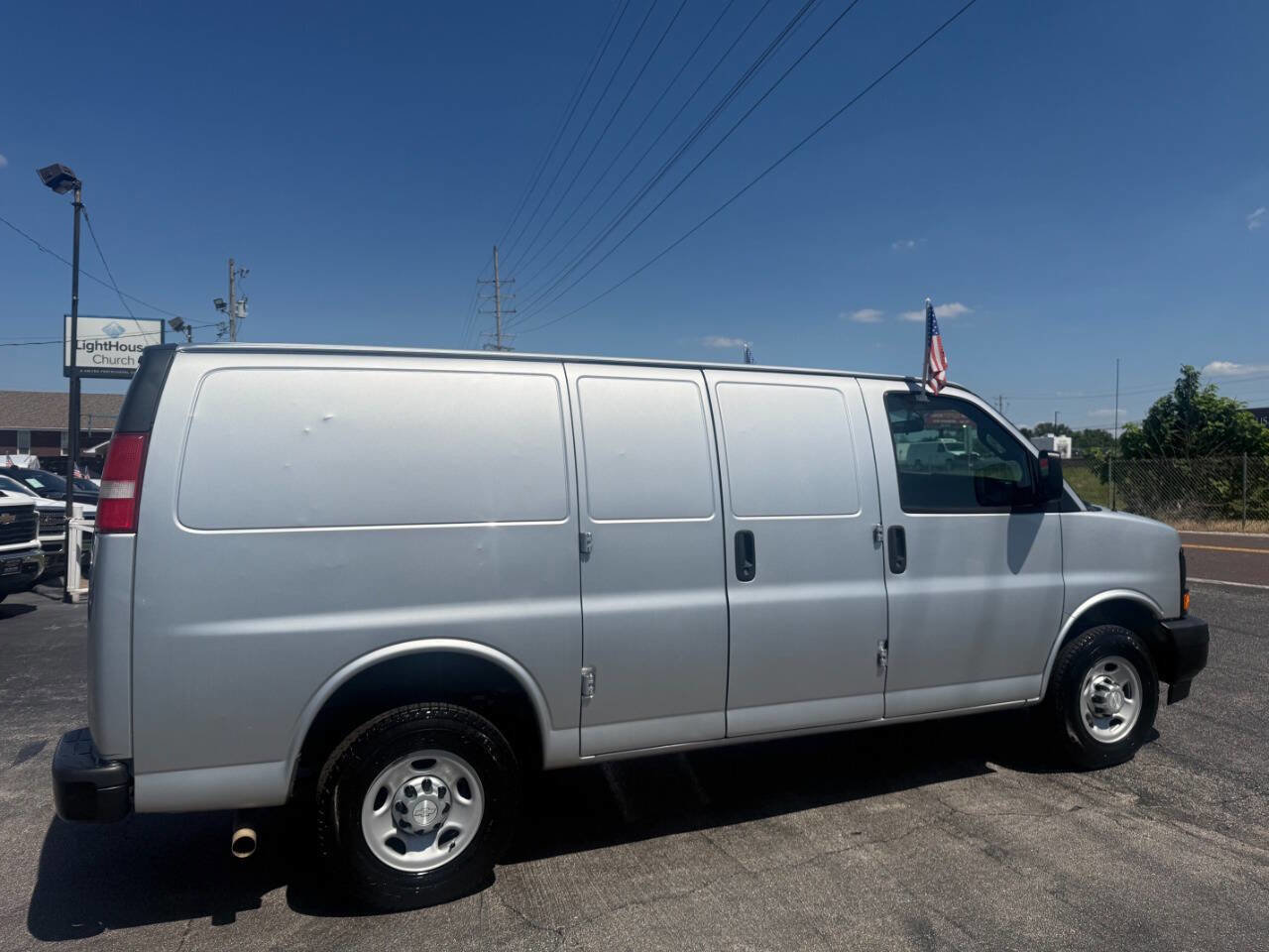 Used 2017 Chevrolet Express 2500 RWD image 5