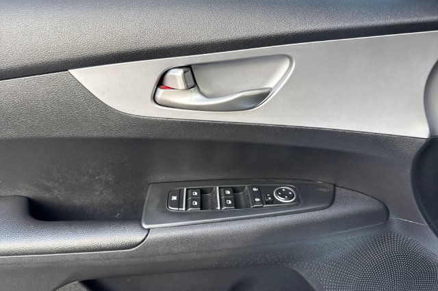 Certified 2022 Kia Forte LXS FWD image 13