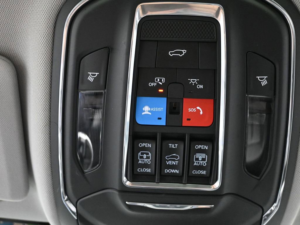 Used 2023 Jeep Grand Cherokee 4WD 4xe image 16
