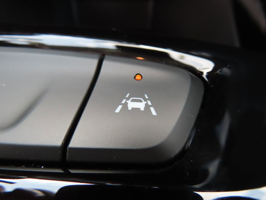 New 2026 Chevrolet Trax LT w/ Driver Confidence Package image 9