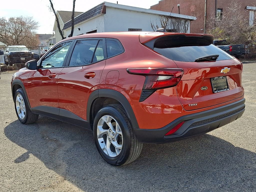 Used 2024 Chevrolet Trax LS w/ LS Convenience Package image 7