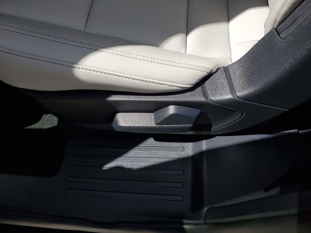 Used 2025 Lincoln Aviator 2WD image 13