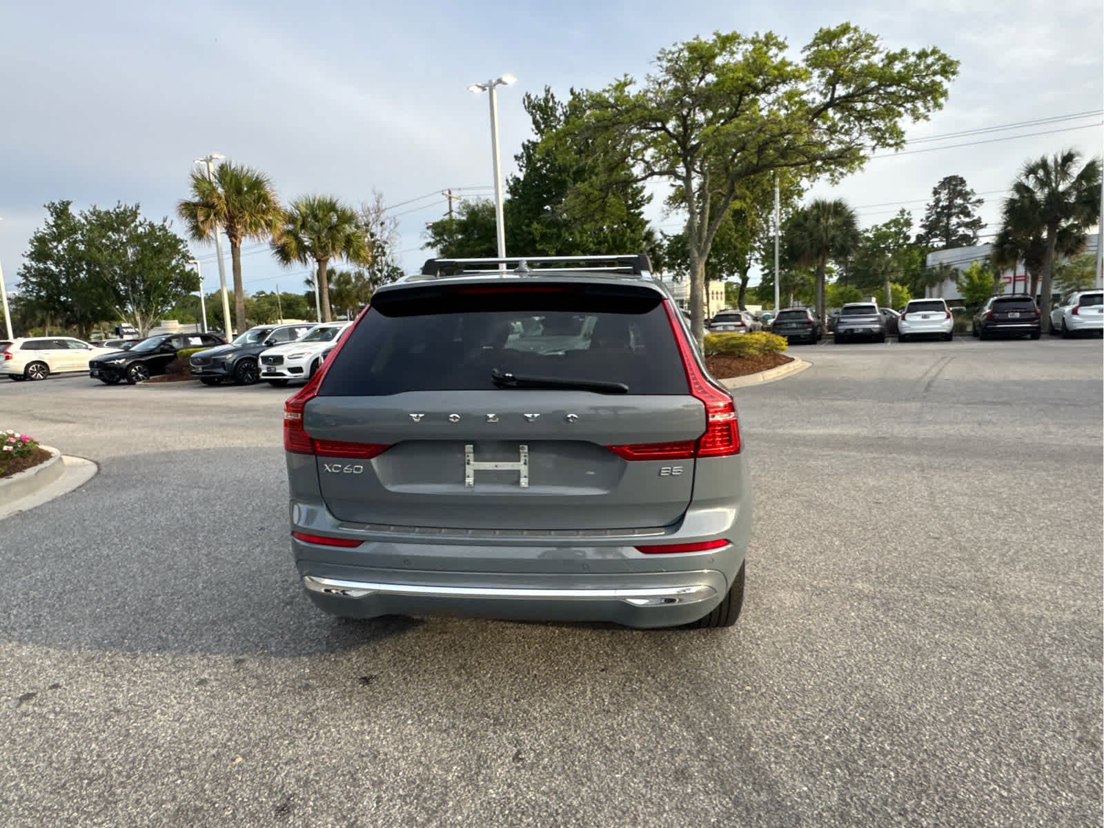 Used 2022 Volvo XC60 B5 Inscription w/ Protection Package Premier image 23