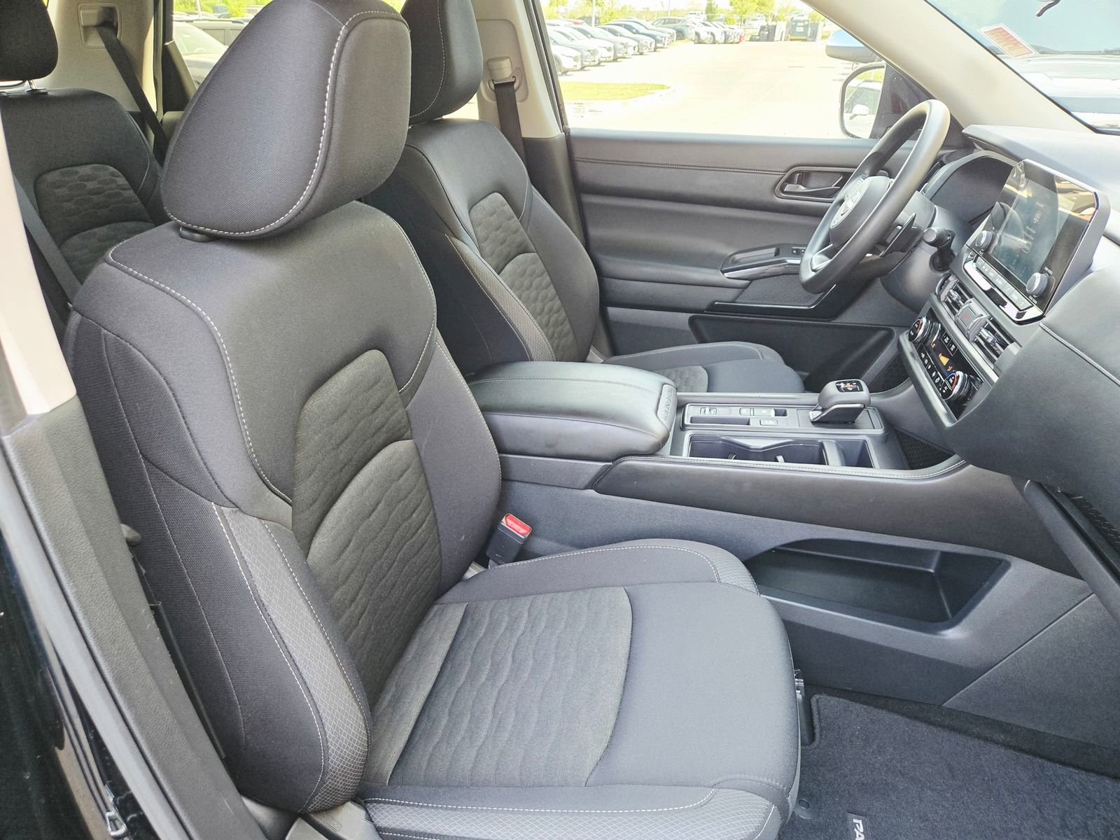 Used 2025 Nissan Pathfinder S image 23