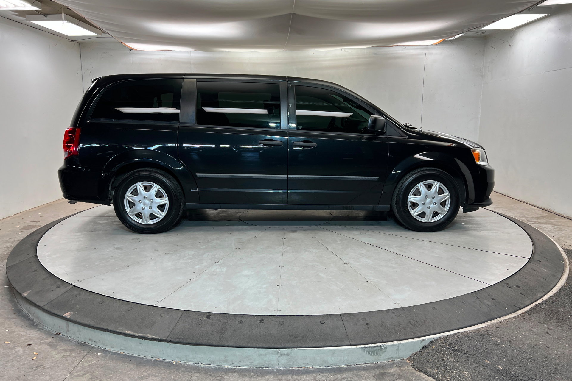 Used 2014 Dodge Grand Caravan American Value Package w/ UConnect Hands-Free Group image 6