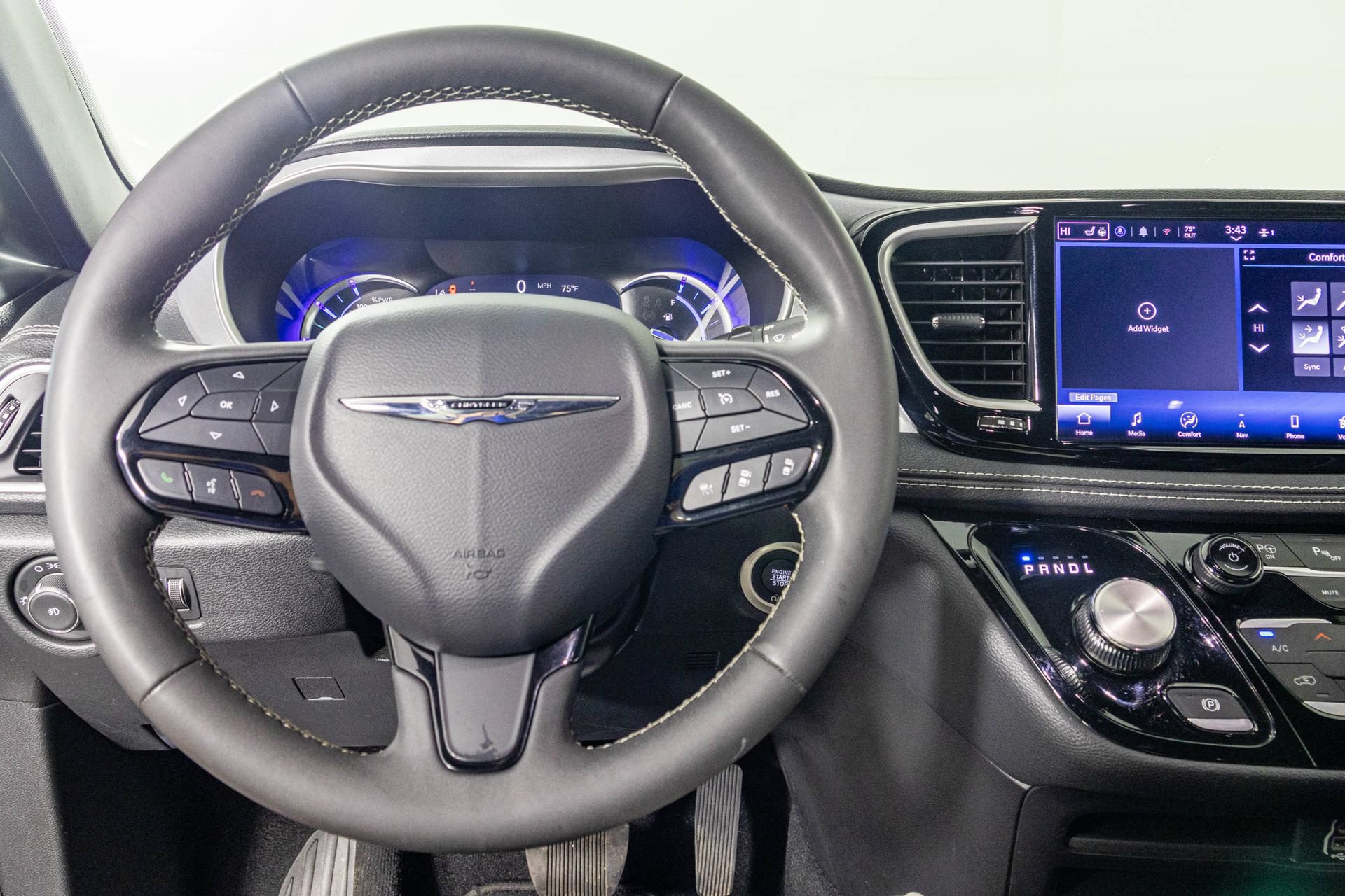 Used 2024 Chrysler Pacifica Limited FWD image 31