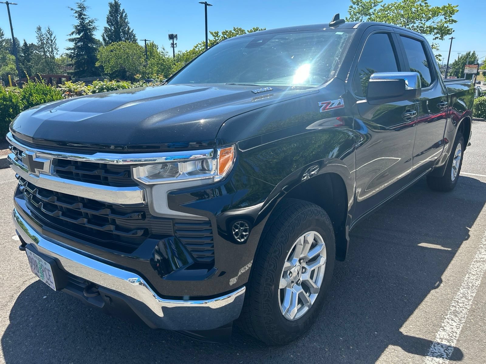 Used 2023 Chevrolet Silverado 1500 LT w/ Z71 Off-Road Package AWD/4WD image 1