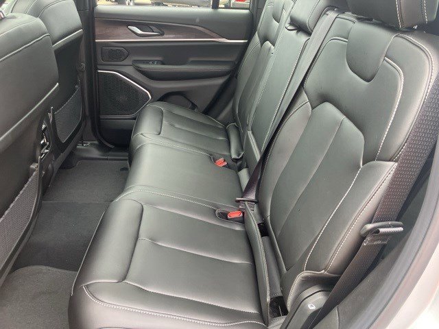 New 2025 Jeep Grand Cherokee Limited w/ Trailer Tow Package image 25