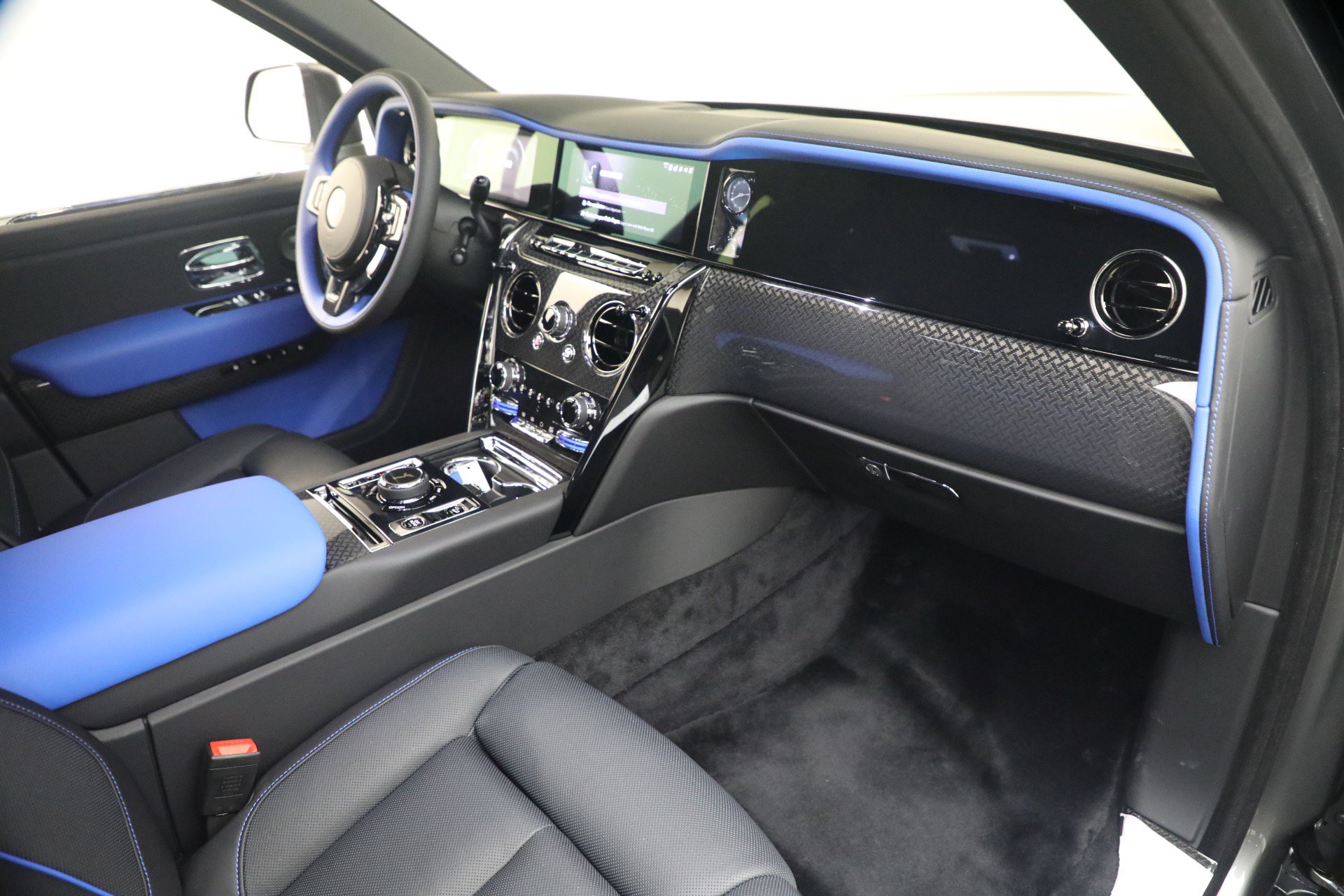 New 2027 Rolls-Royce Cullinan Black Badge AWD/4WD image 22