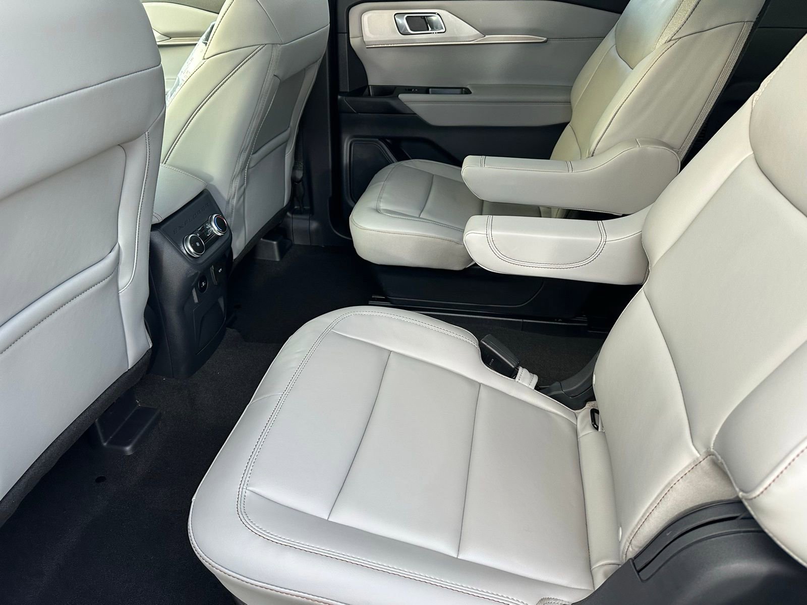 New 2025 Ford Explorer Active w/ Active Comfort Package image 24