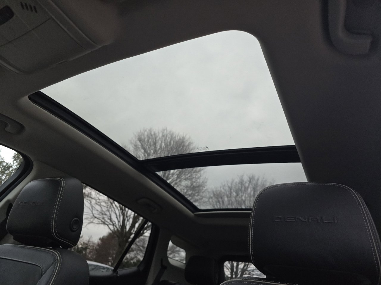 Used 2020 GMC Terrain Denali w/ Denali Premium Package image 3