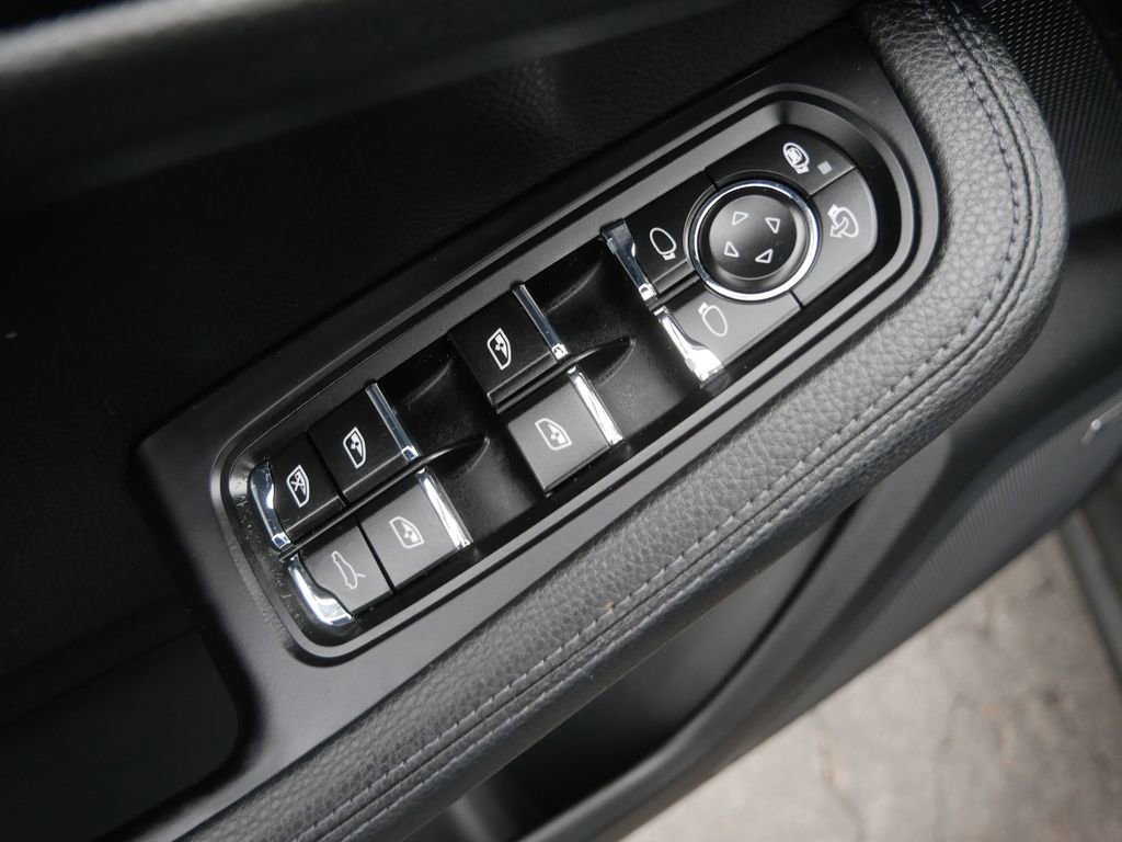 Used 2021 Porsche Macan image 13